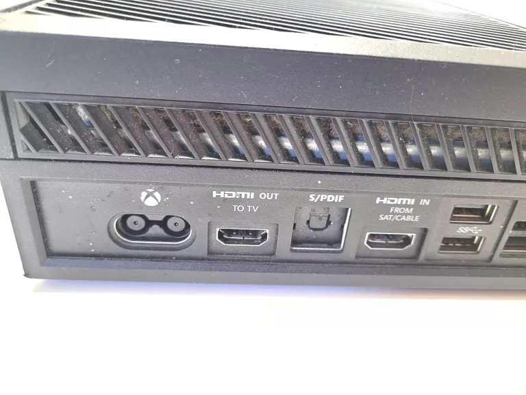 konsola-xbox-one-okablowanie-liczba-kontrolerow-w-zestawie-205994-225550