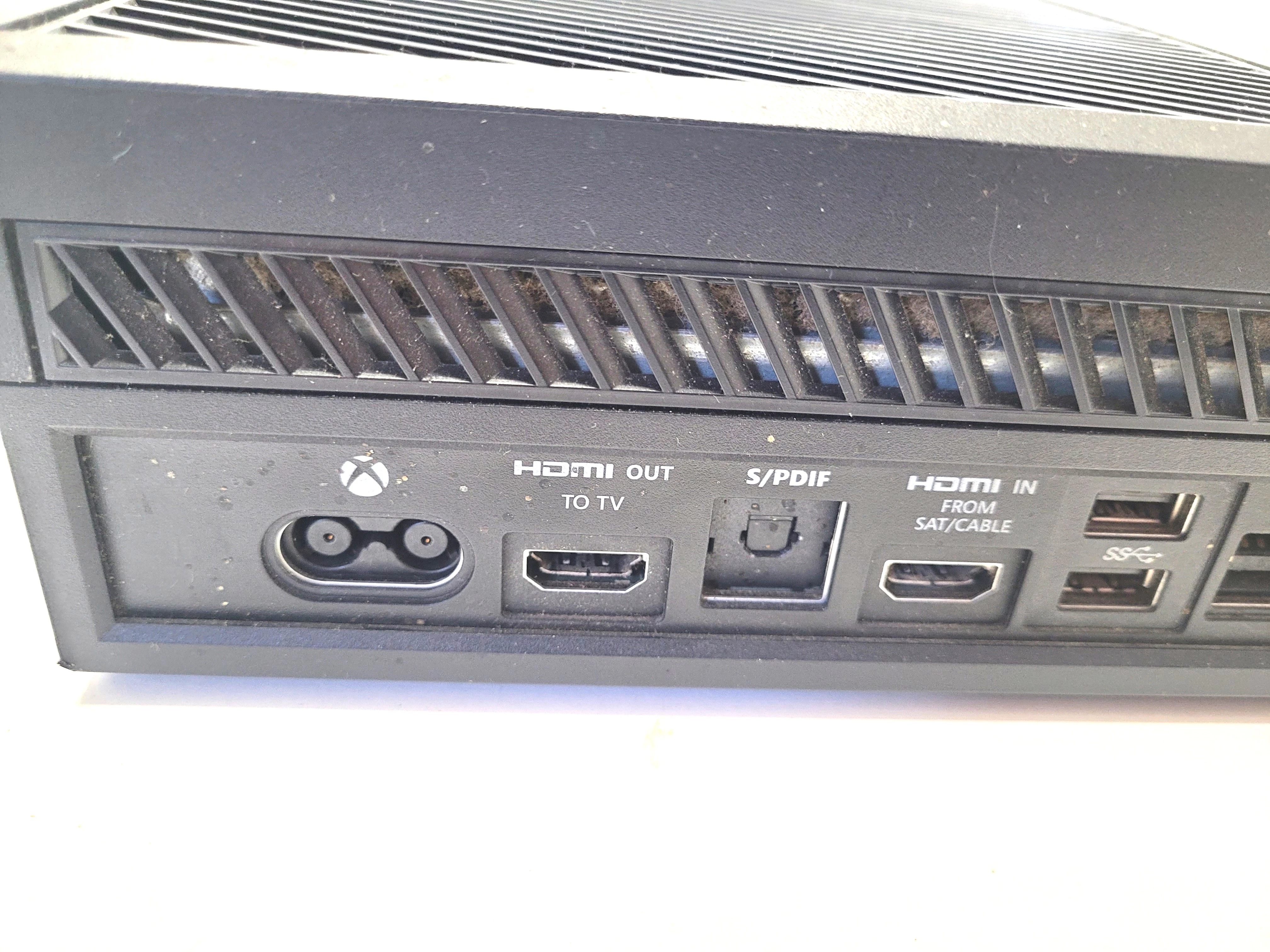 konsola-xbox-one-okablowanie-liczba-kontrolerow-w-zestawie-205994-225550