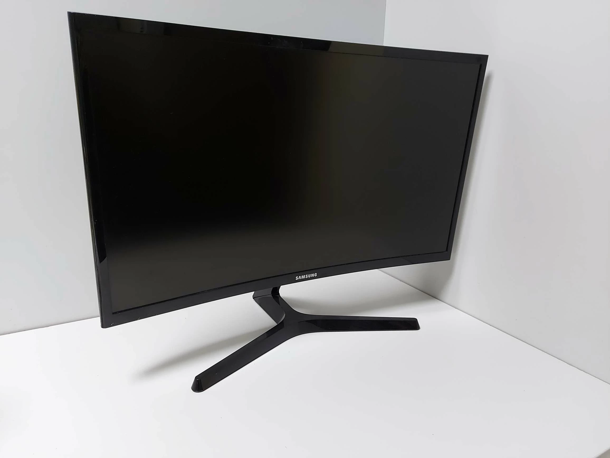 monitor-samsung-c24f396fhu-wodna-17-chelmno