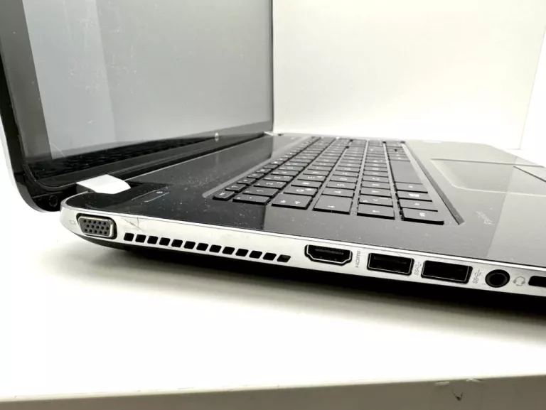 LAPTOP HP PAVILION 2020M 4GB RAM 1TB /ZASIL