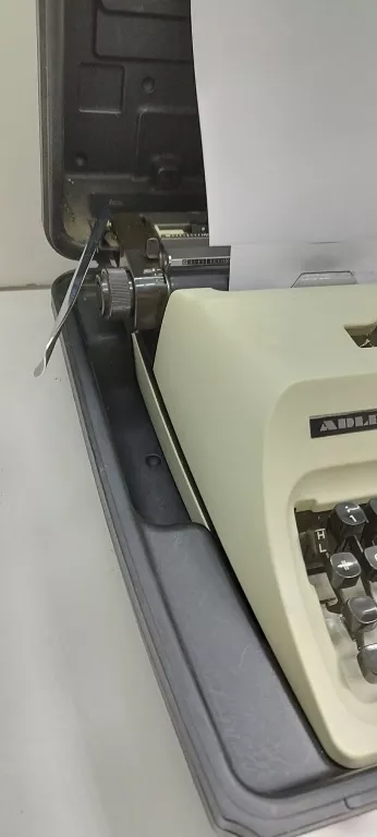 MASZYNA DO PISANIA ADLER JUNIOR 12 Z WALIZKĄ
