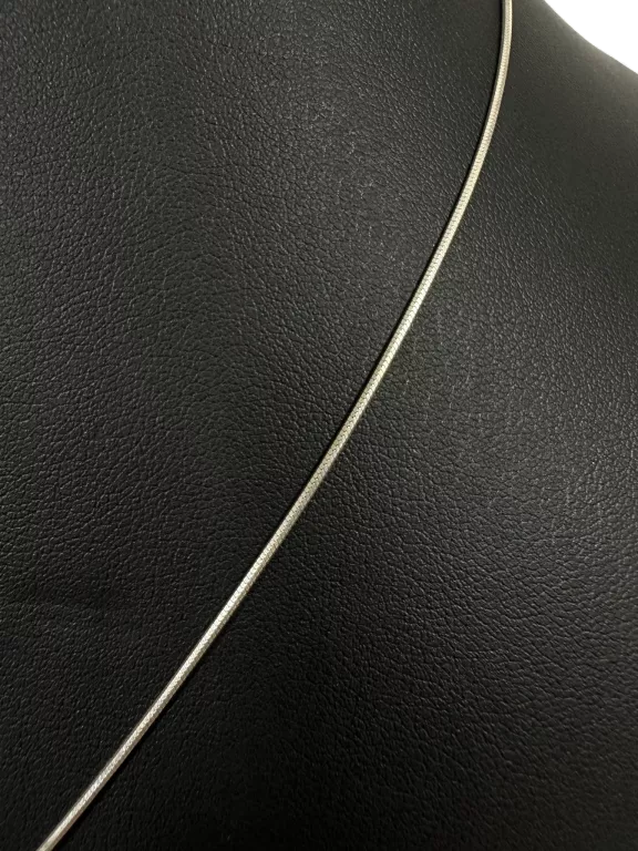 ŁAŃCUSZEK ŻMIJKA Z CZARNYMI KULECZKAMI 4,6G PR925