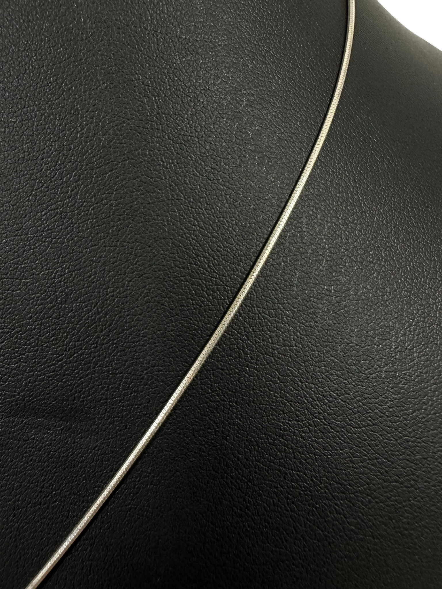 lancuszek-zmijka-z-czarnymi-kuleczkami-46g-pr925-rodzaj-2205-16