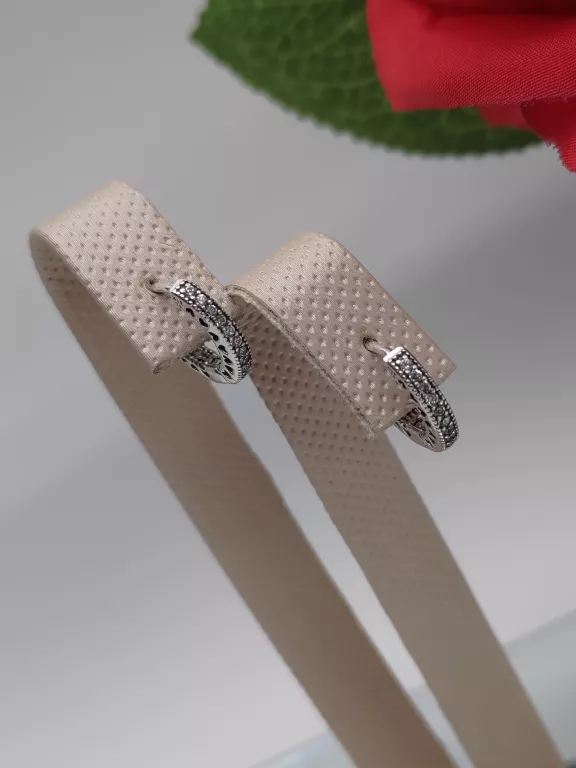 pandora-srebrne-kolczyki-kola-z-motywem-serc-stan-powystawowy