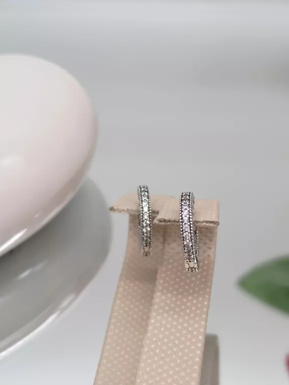 pandora-srebrne-kolczyki-kola-z-motywem-serc-rodzaj-wyrob-jubilerski