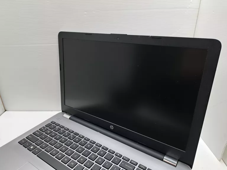 LAPTOP HP 255 G6 AMD A6/4GB RAM/ 1 TB HDD