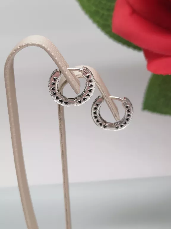 pandora-srebrne-kolczyki-kola-z-motywem-serc-slowackiego-4-walbrzych-sj