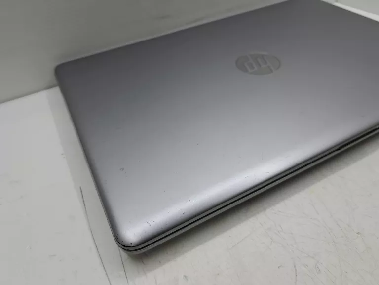 LAPTOP HP 255 G6 AMD A6/4GB RAM/ 1 TB HDD