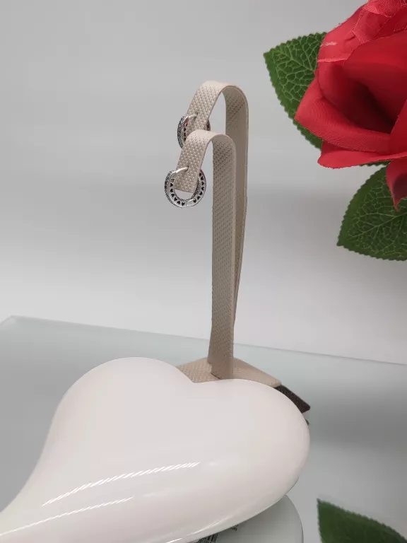 pandora-srebrne-kolczyki-kola-z-motywem-serc-marka-pandora