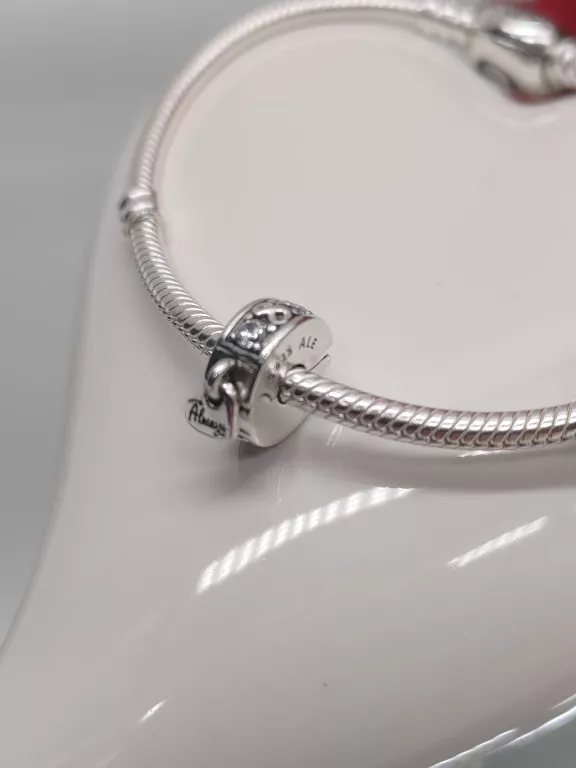 BRANSOLETKA PANDORA MOMENTS + 2 CHARMS 18CM ORG