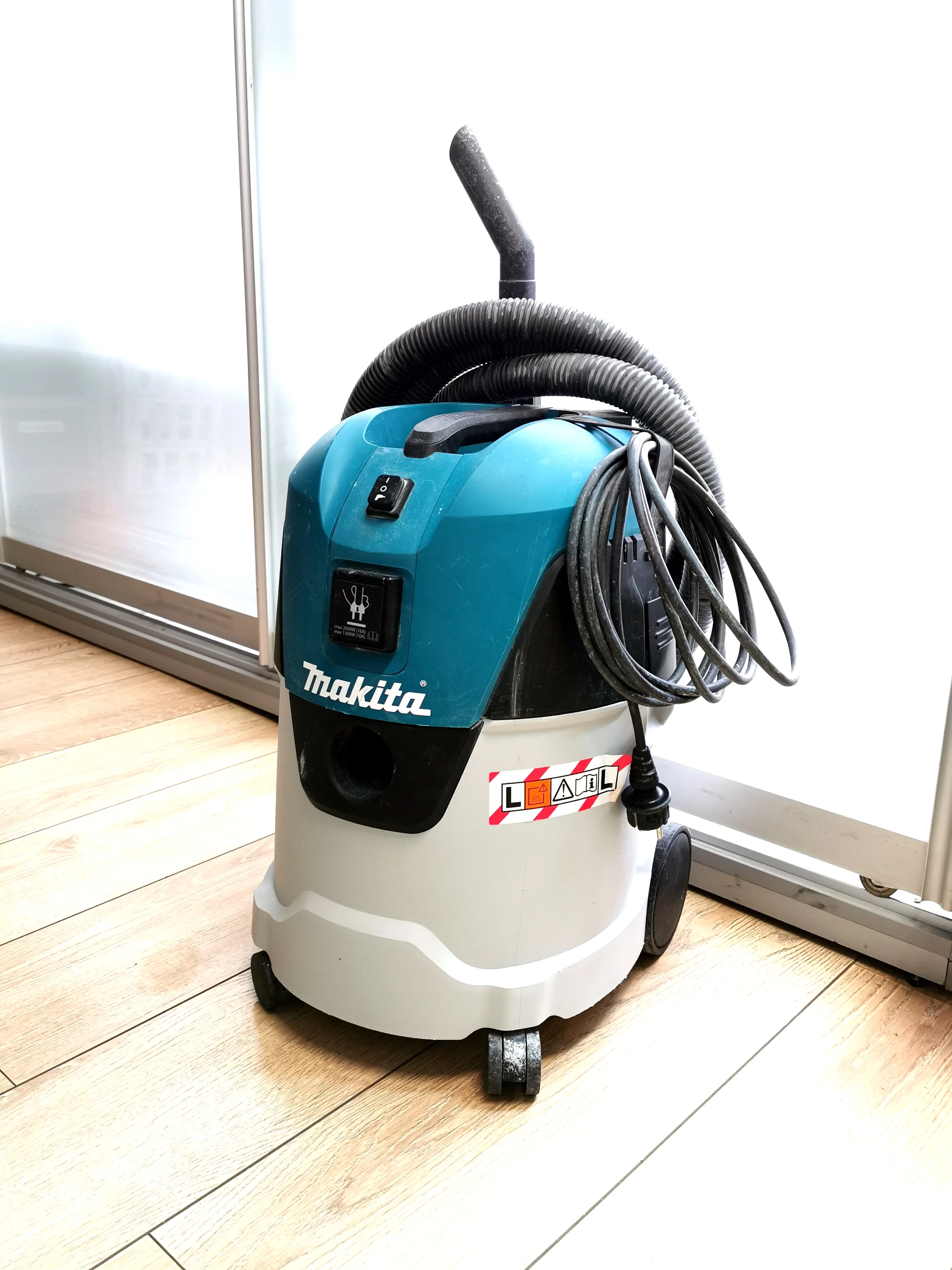 odkurzacz-makita-vc2512l-krzywoustego-60-szczecin