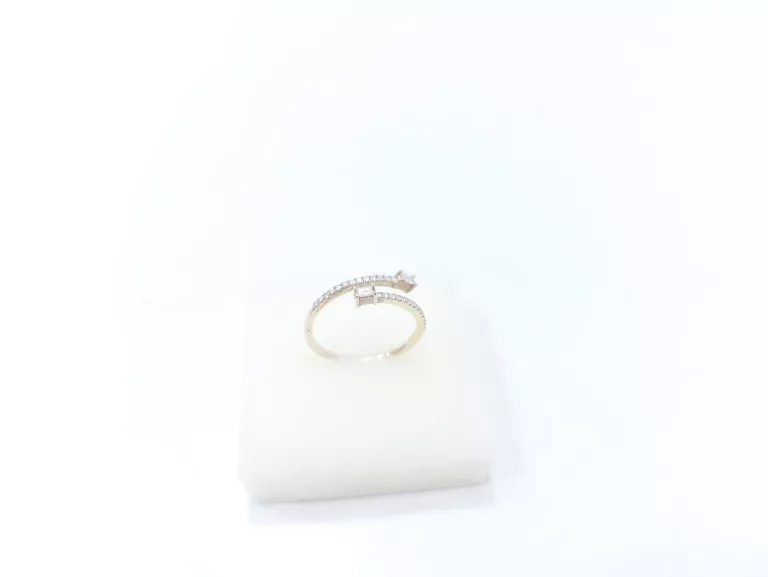 zloty-pierscionek-585-diamenty-stan-powystawowy