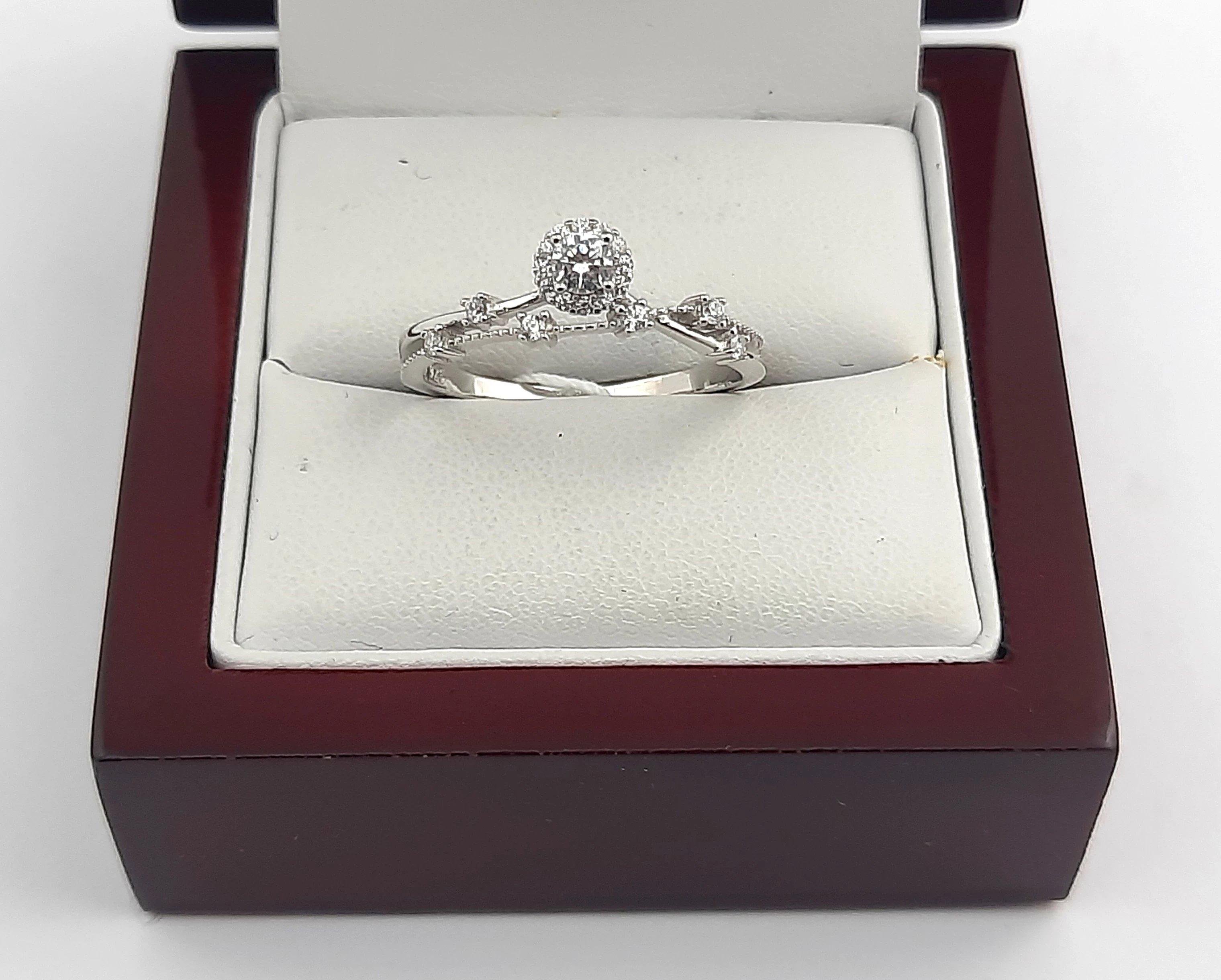 piekny-srebrny-pierscionek-z-cyrkoniami-210g-r21-kamien-17088-524288