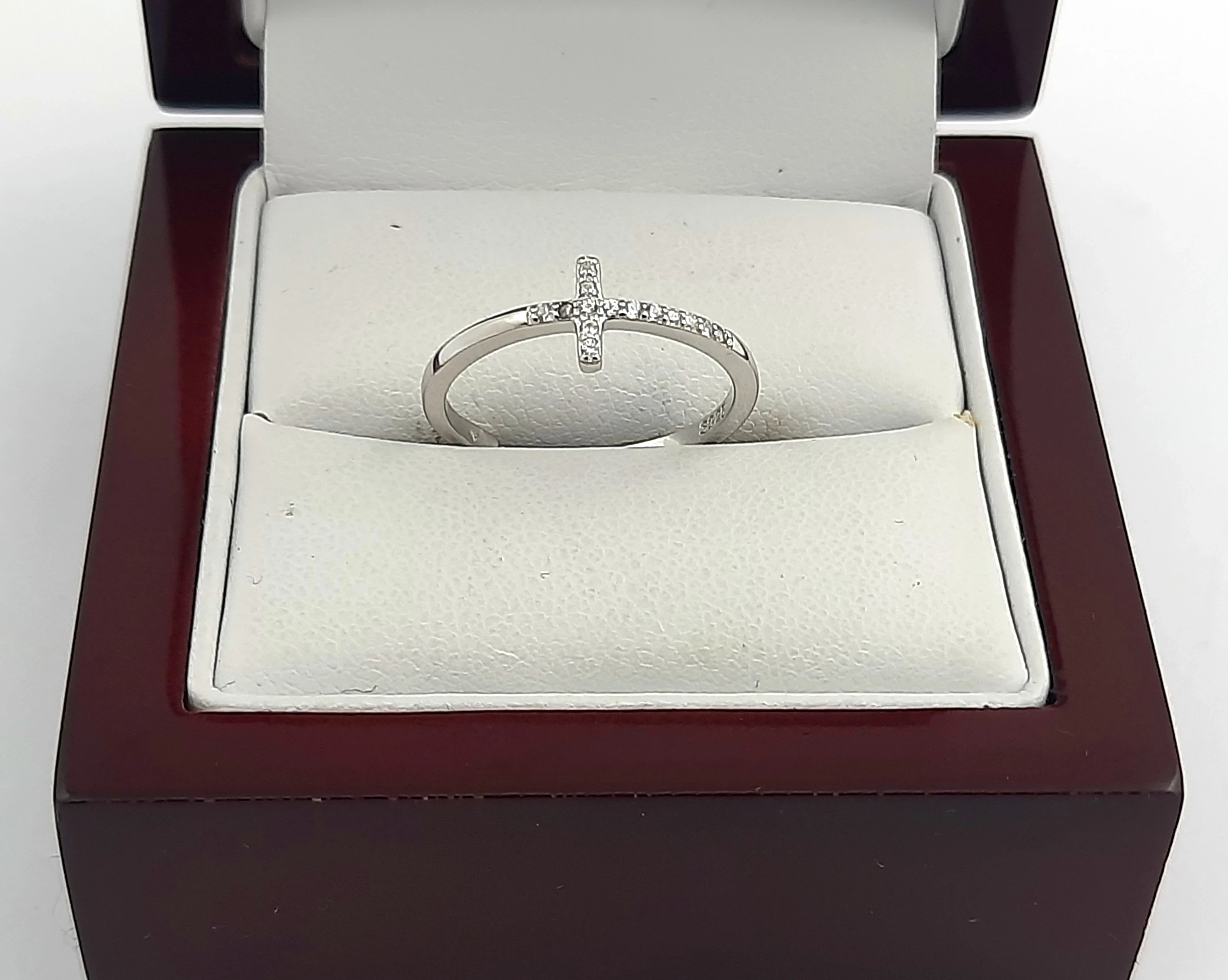 srebrny-pierscionek-krzyz-925-110g-r14-kamien-17088-128