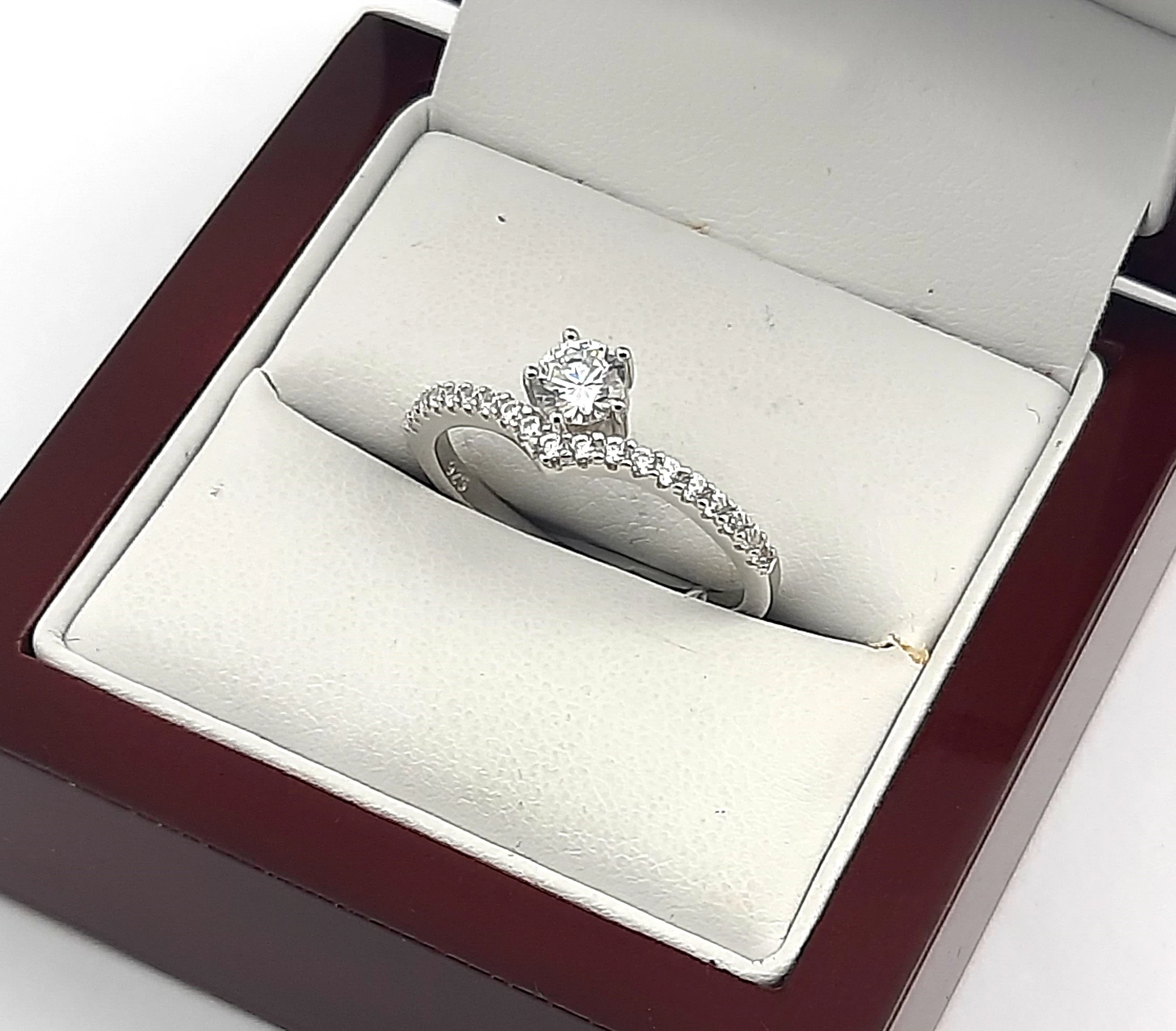 srebrny-pierscionek-cyrkonie-250g-r22-rodzaj-2205-2