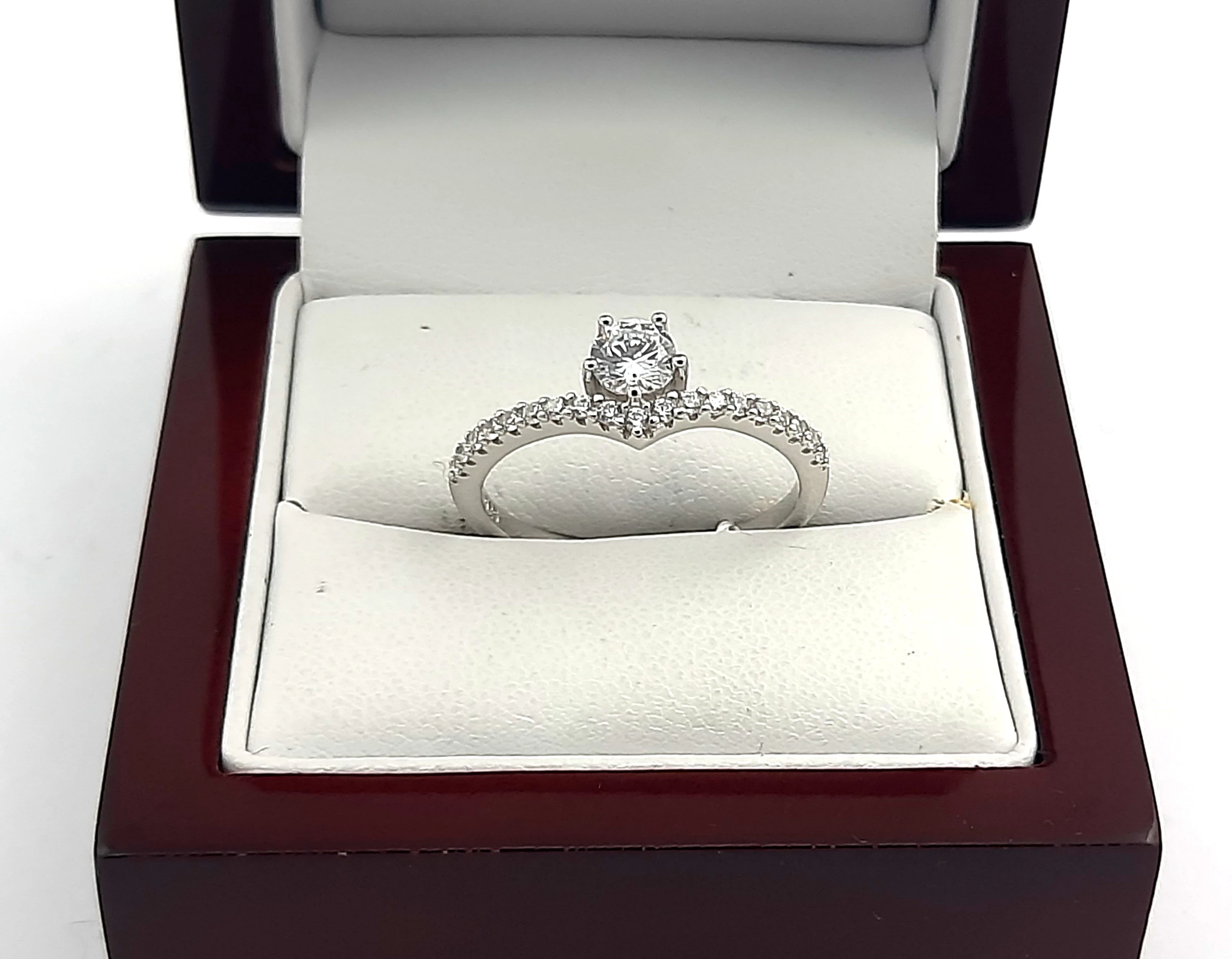 srebrny-pierscionek-cyrkonie-250g-r22-material-15835-4