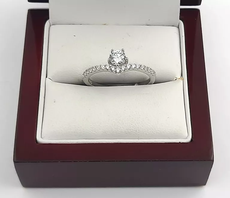 srebrny-pierscionek-cyrkonie-250g-r22-ean-gtin-5905235816233