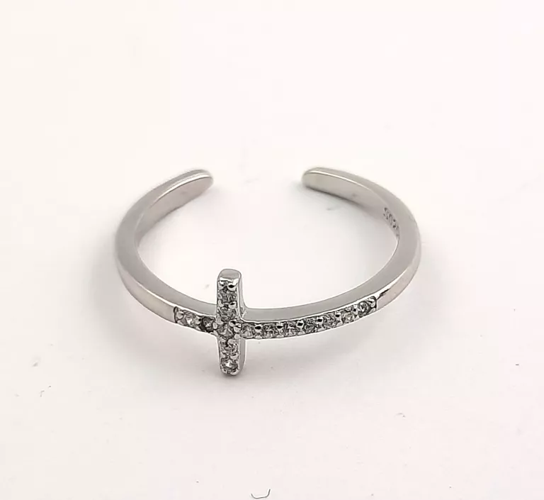 srebrny-pierscionek-krzyz-925-110g-r14-1-go-maja-11a-libiaz