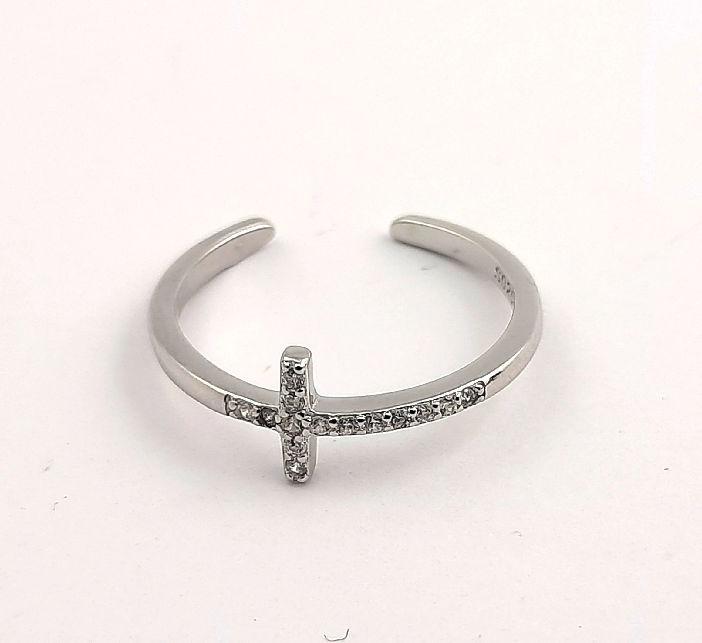 srebrny-pierscionek-krzyz-925-110g-r14-1-go-maja-11a-libiaz