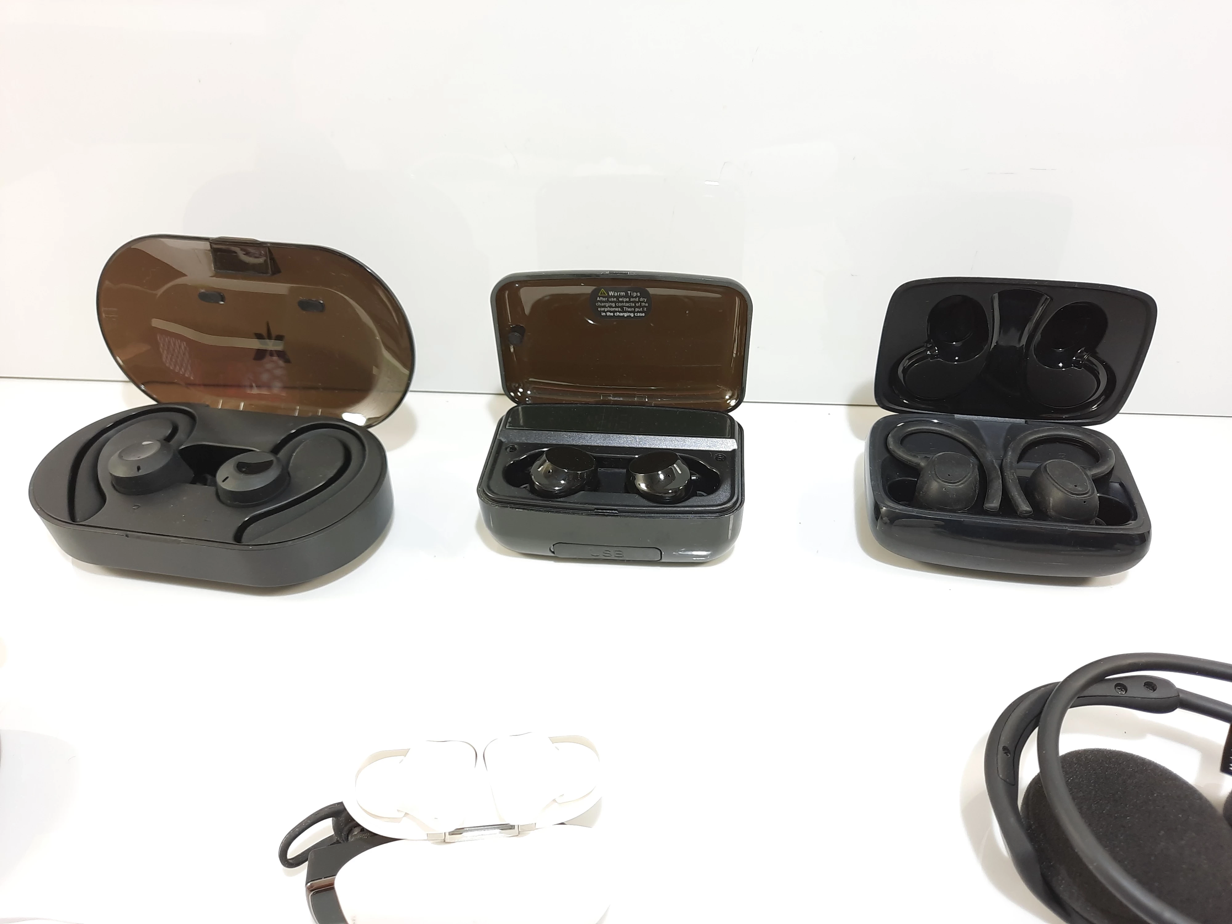 sluchawki-bezprzewodowe-tws-rozne-modele-rodzaj-sluchawek-203681-217749