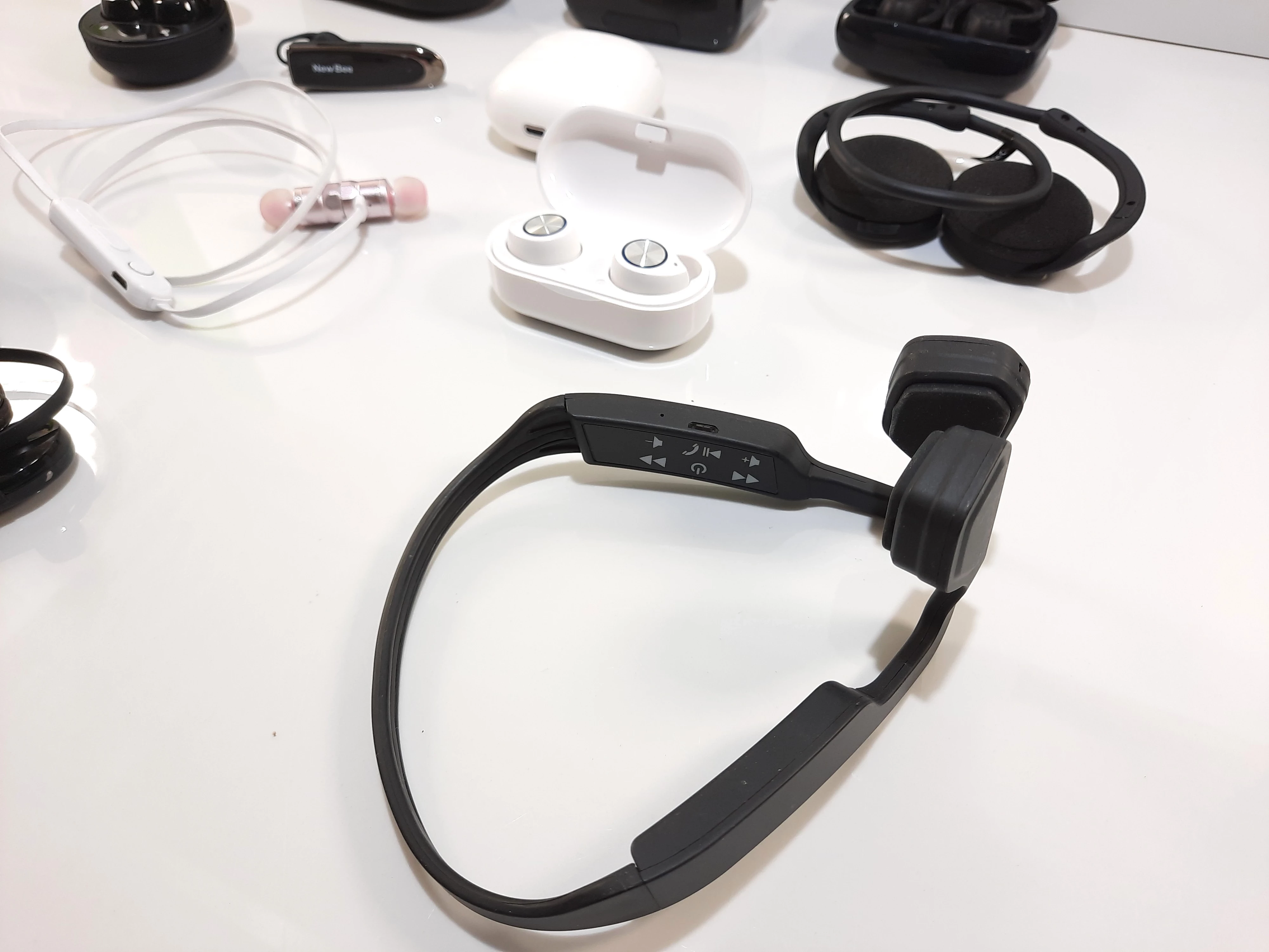 sluchawki-bezprzewodowe-tws-rozne-modele-ean-gtin-6954851241287