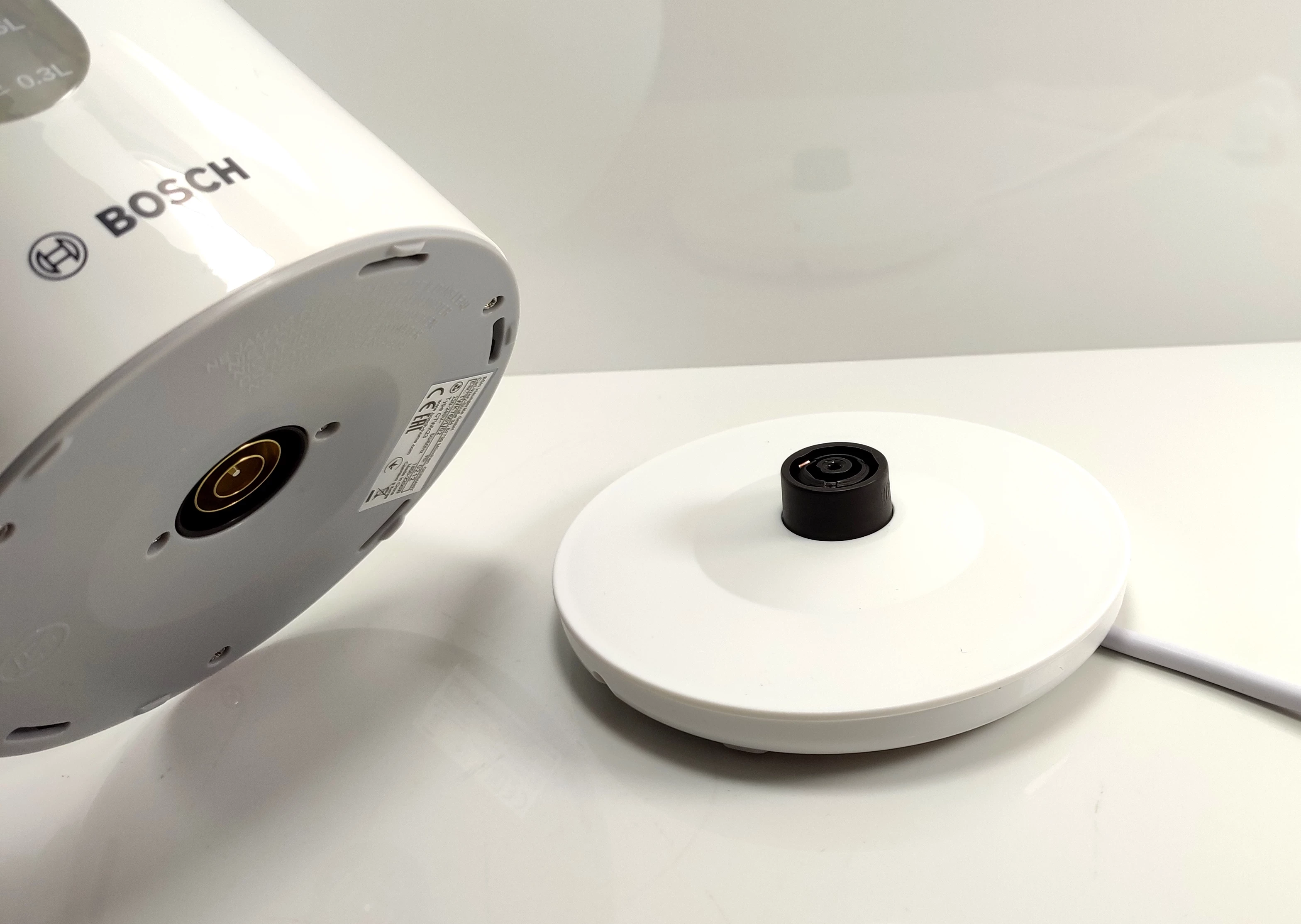 czajnik-elektryczny-bosch-twk7601-material-tworzywo-sztuczne