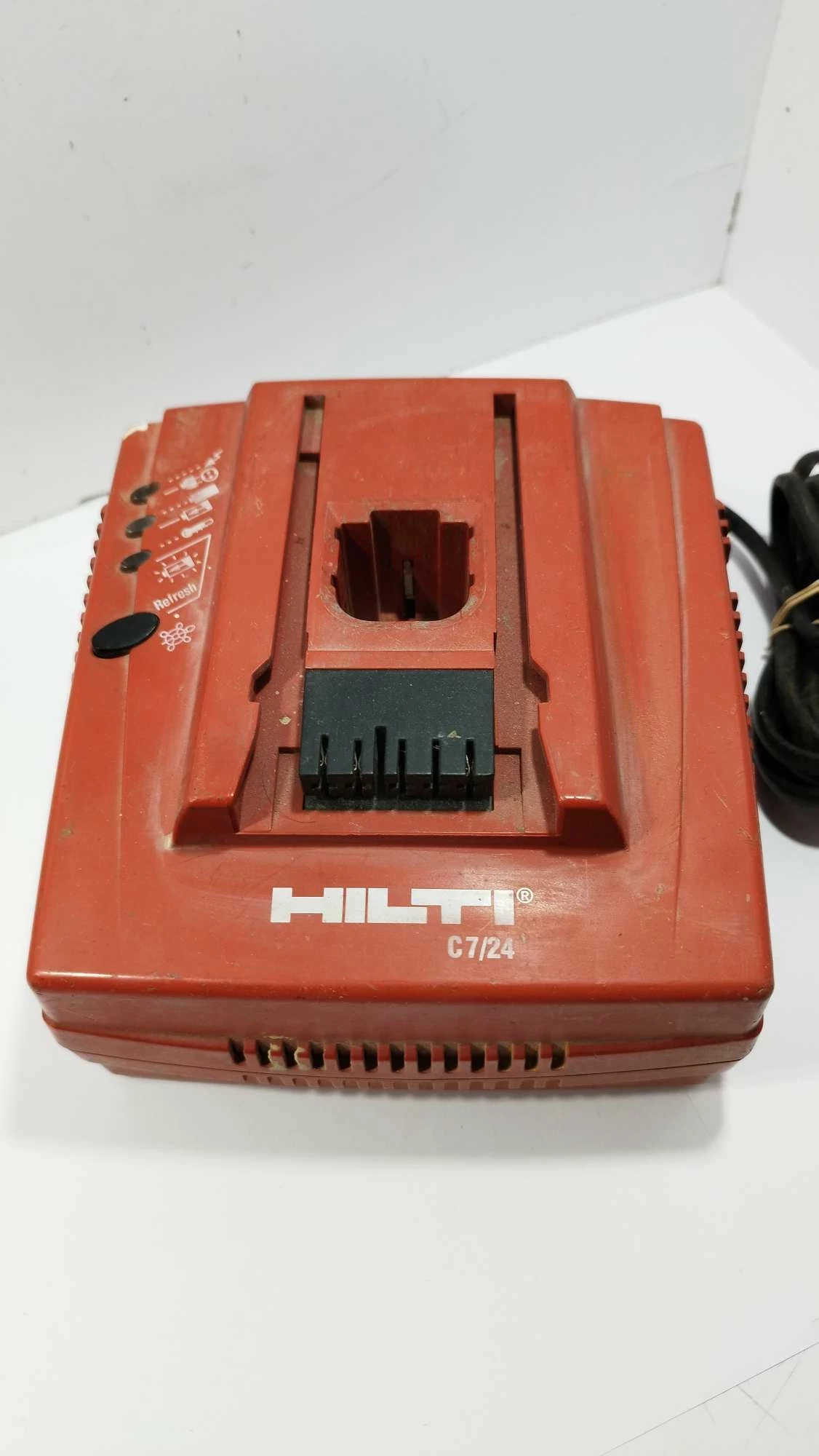 ladowarka-hilti-c724-marka-hilti