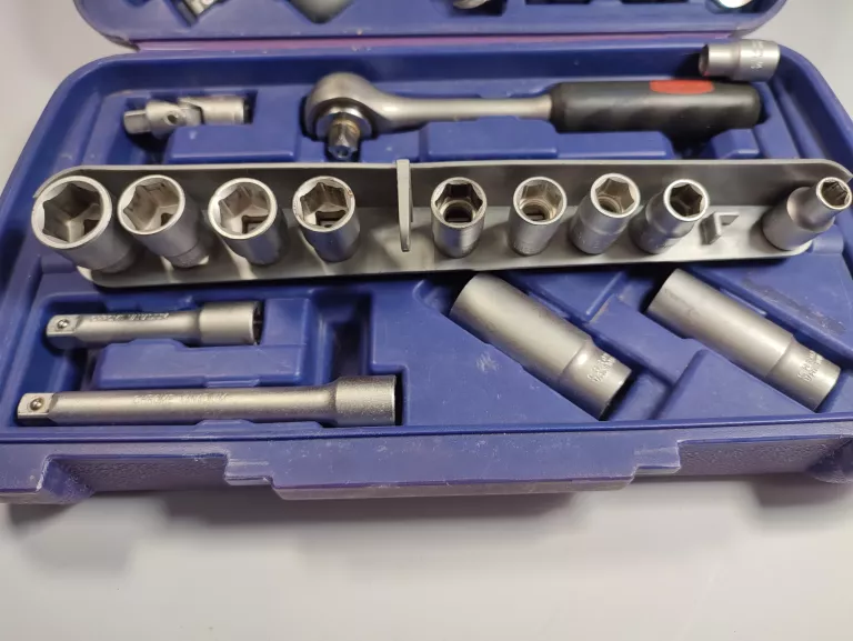 RUBBERMAID ZESTAW KLUCZY NASADOWYCH WALIZKA