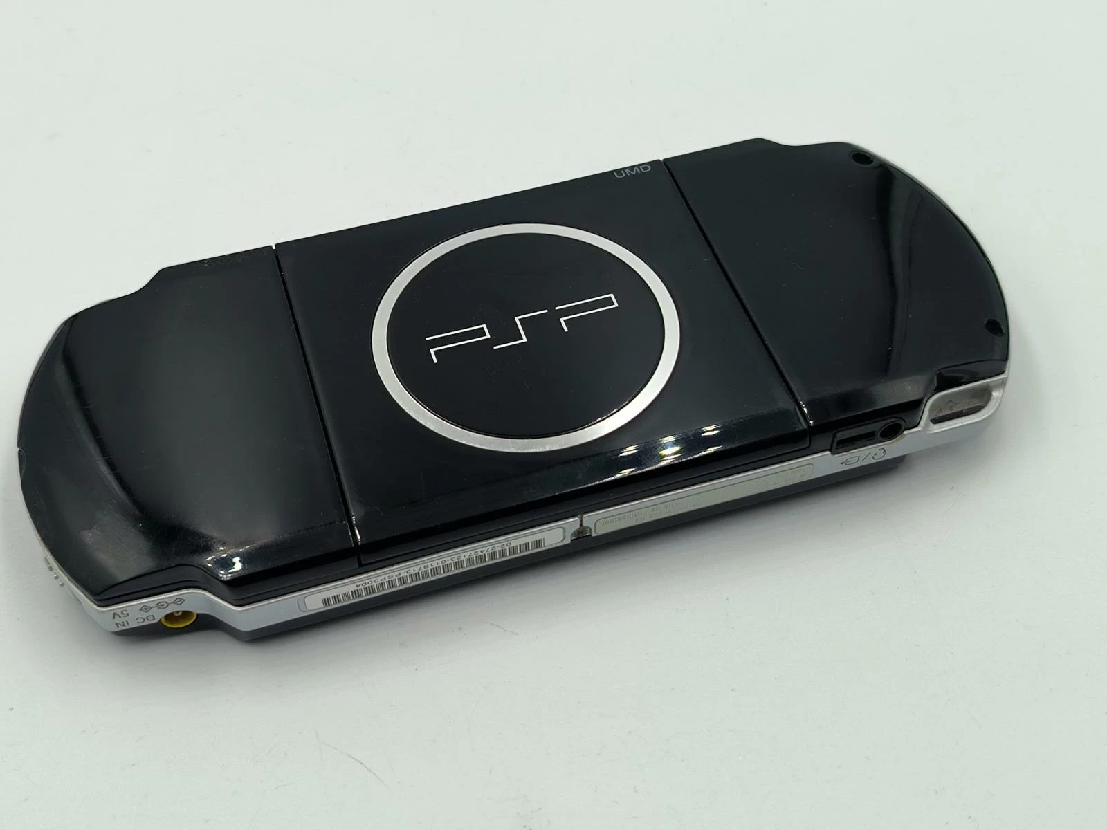 konsola-psp-3004lad2-gry-w-etui-polecamy-wersja-konsoli-slim