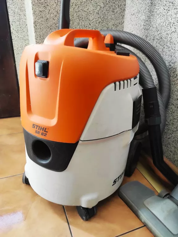 ODKURZACZ PRZEMYSŁOWY STIHL SE 62 1400 W
