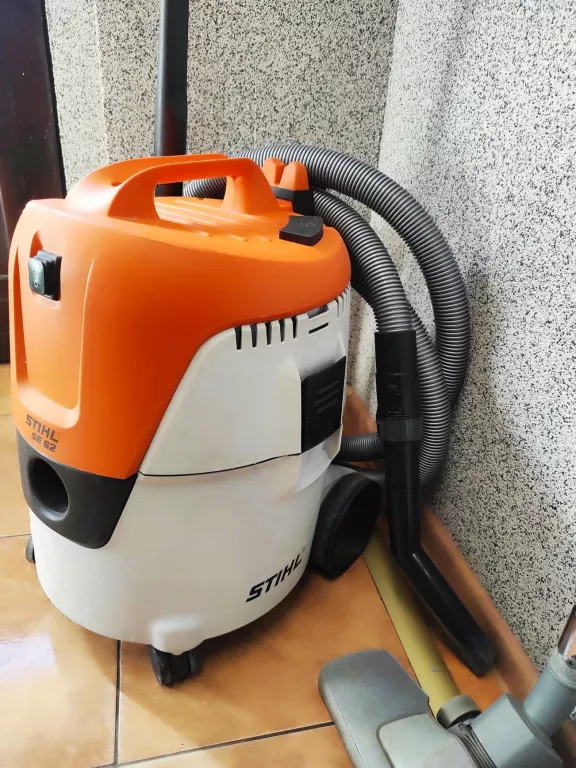 ODKURZACZ PRZEMYSŁOWY STIHL SE 62 1400 W