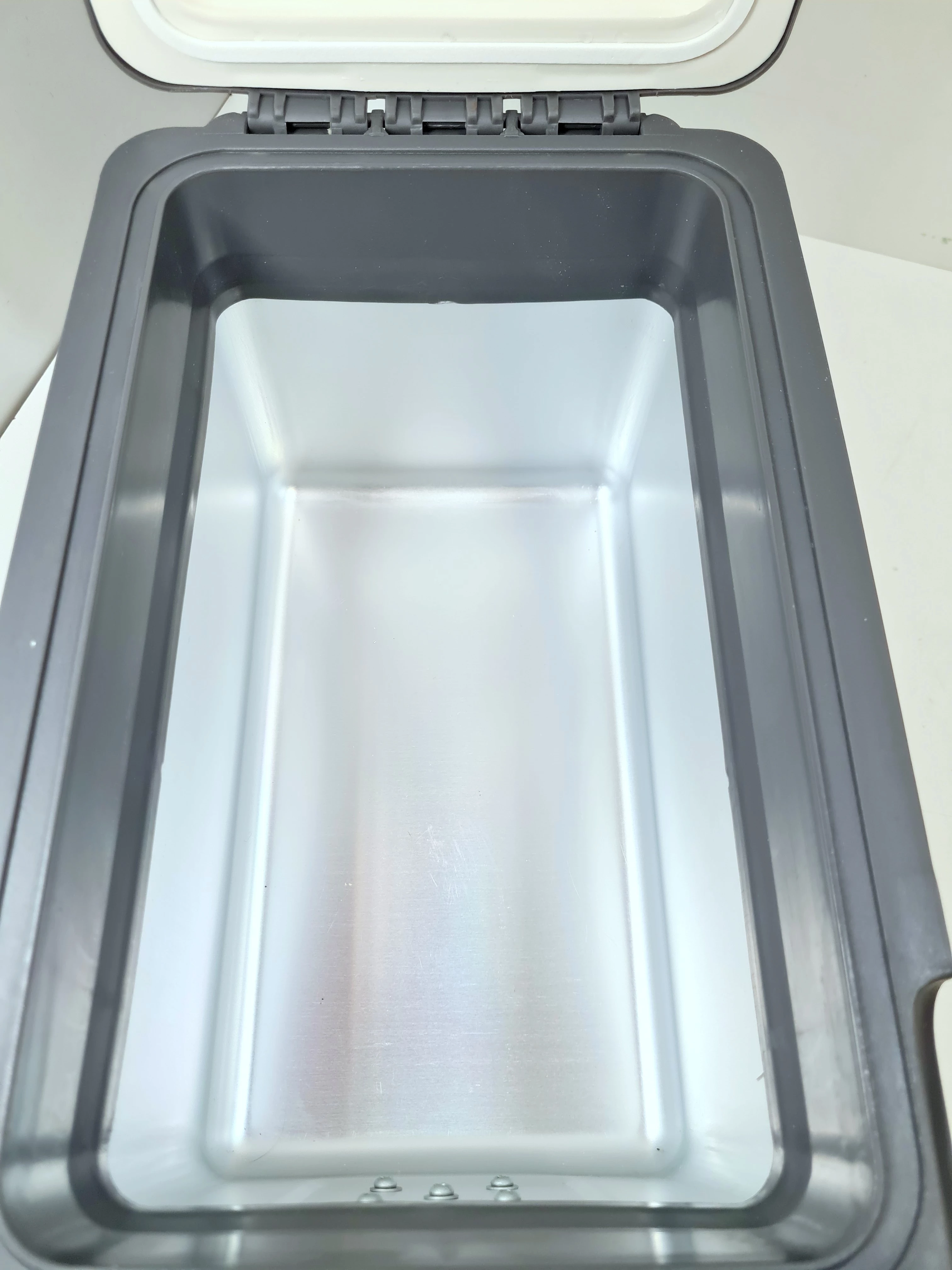 lodowka-samochodowa-vector-podlokietnik-polecam-pojemnosc-8