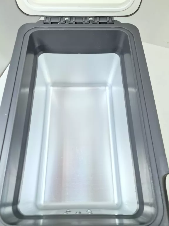 lodowka-samochodowa-vector-podlokietnik-polecam-pojemnosc-8