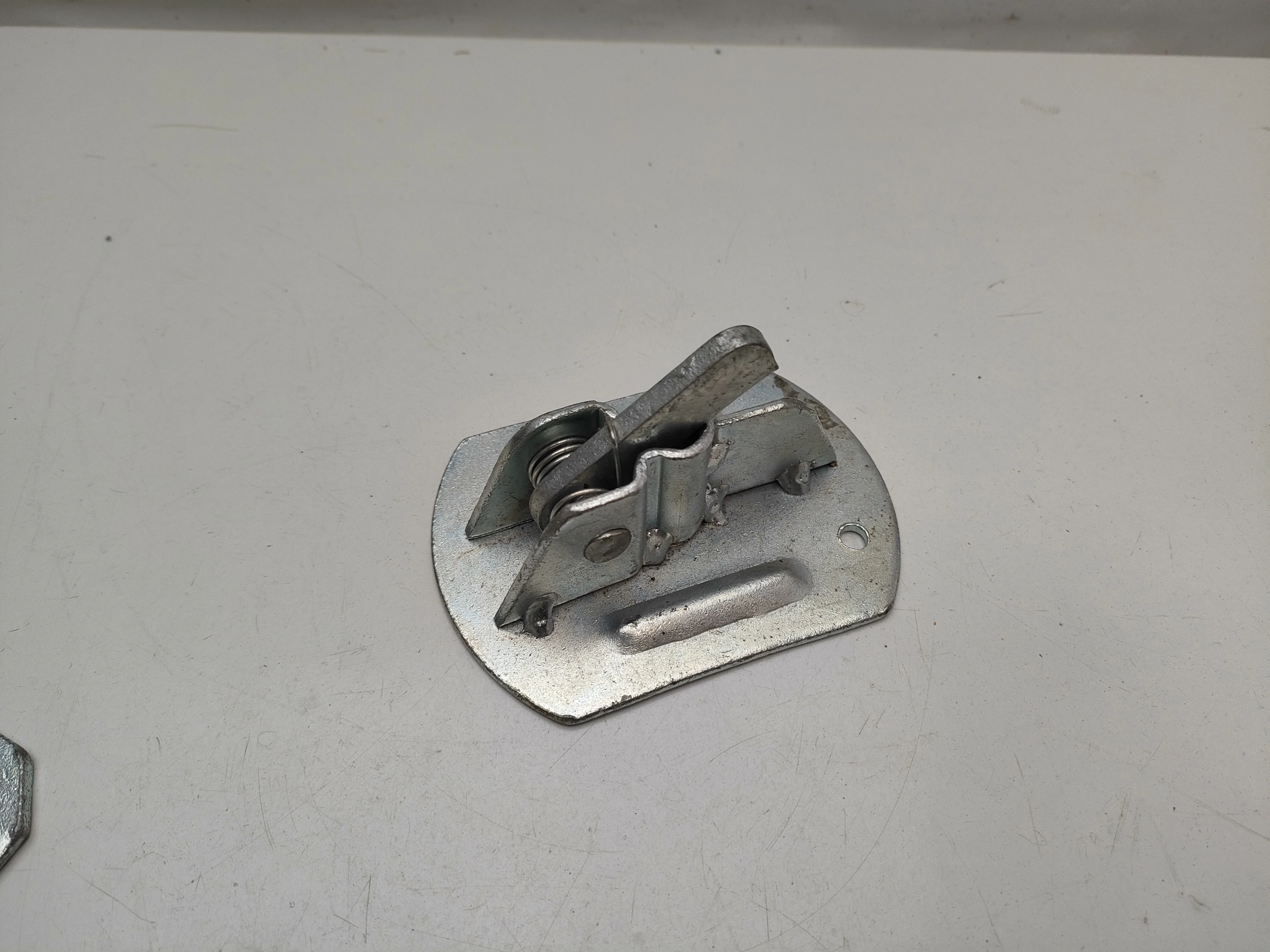 zabki-do-sciagania-drutu-stan-uzywany