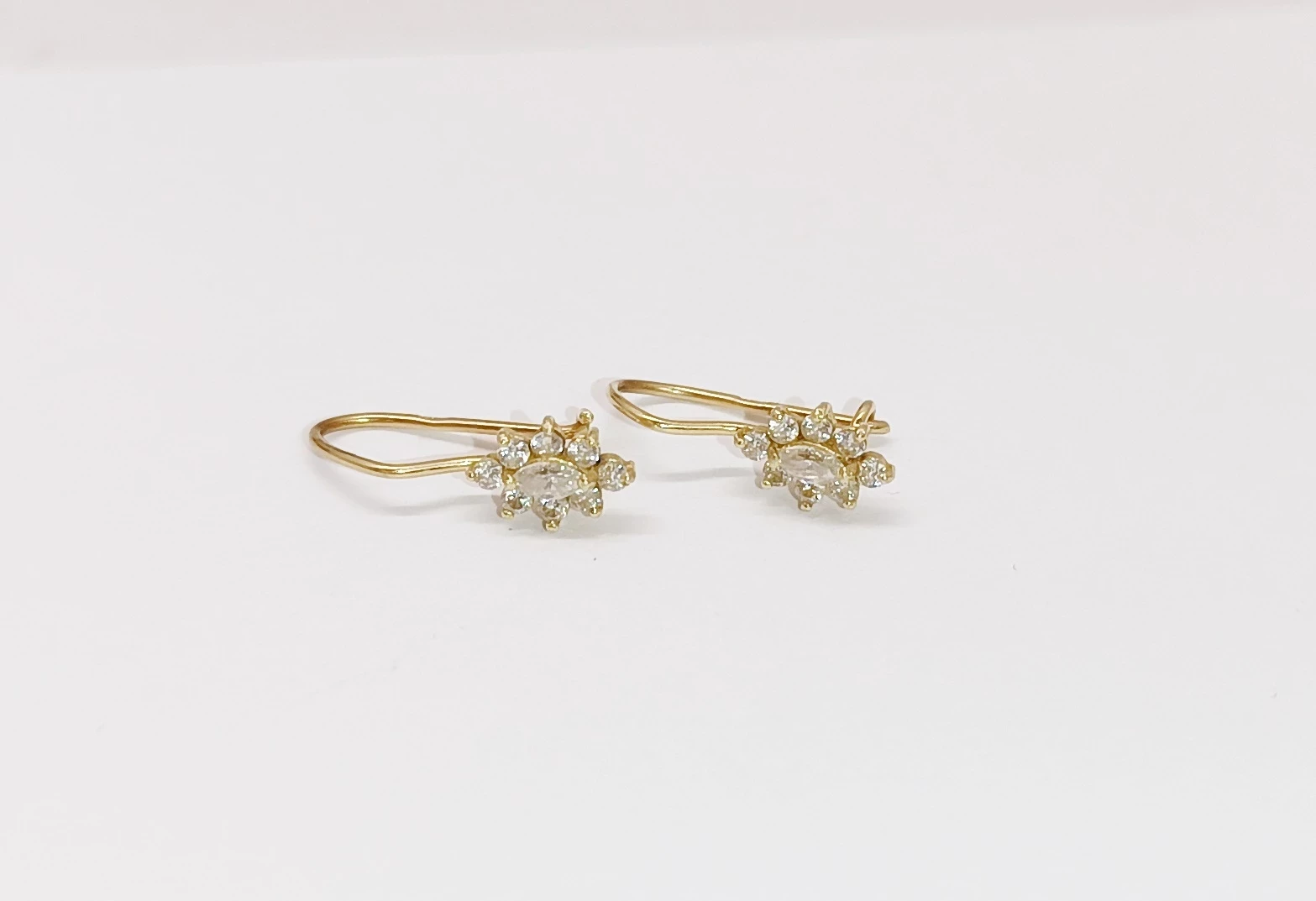 zlote-kolczyki-kolor-dominujacy-zloty