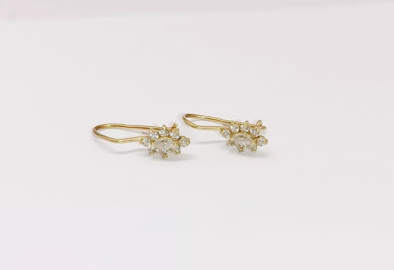 zlote-kolczyki-kolor-dominujacy-zloty