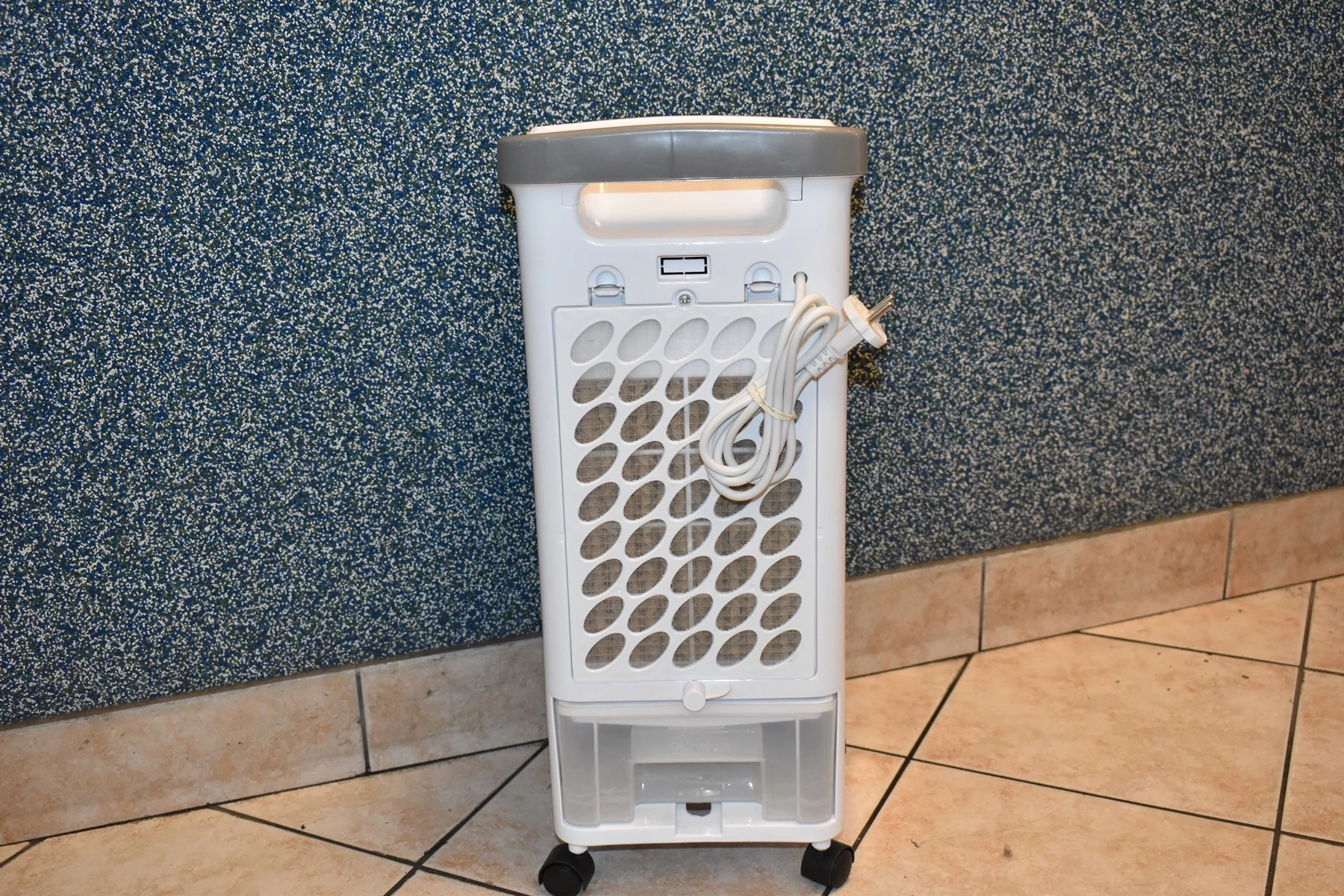 klimatyzator-kinzo-80w-w-pudelku-moc-ogrzewania-80