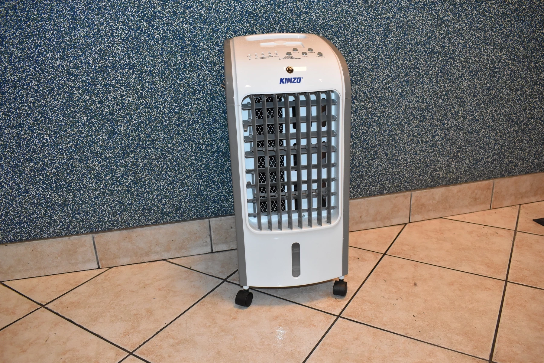 klimatyzator-kinzo-80w-w-pudelku-moc-chlodzenia-80