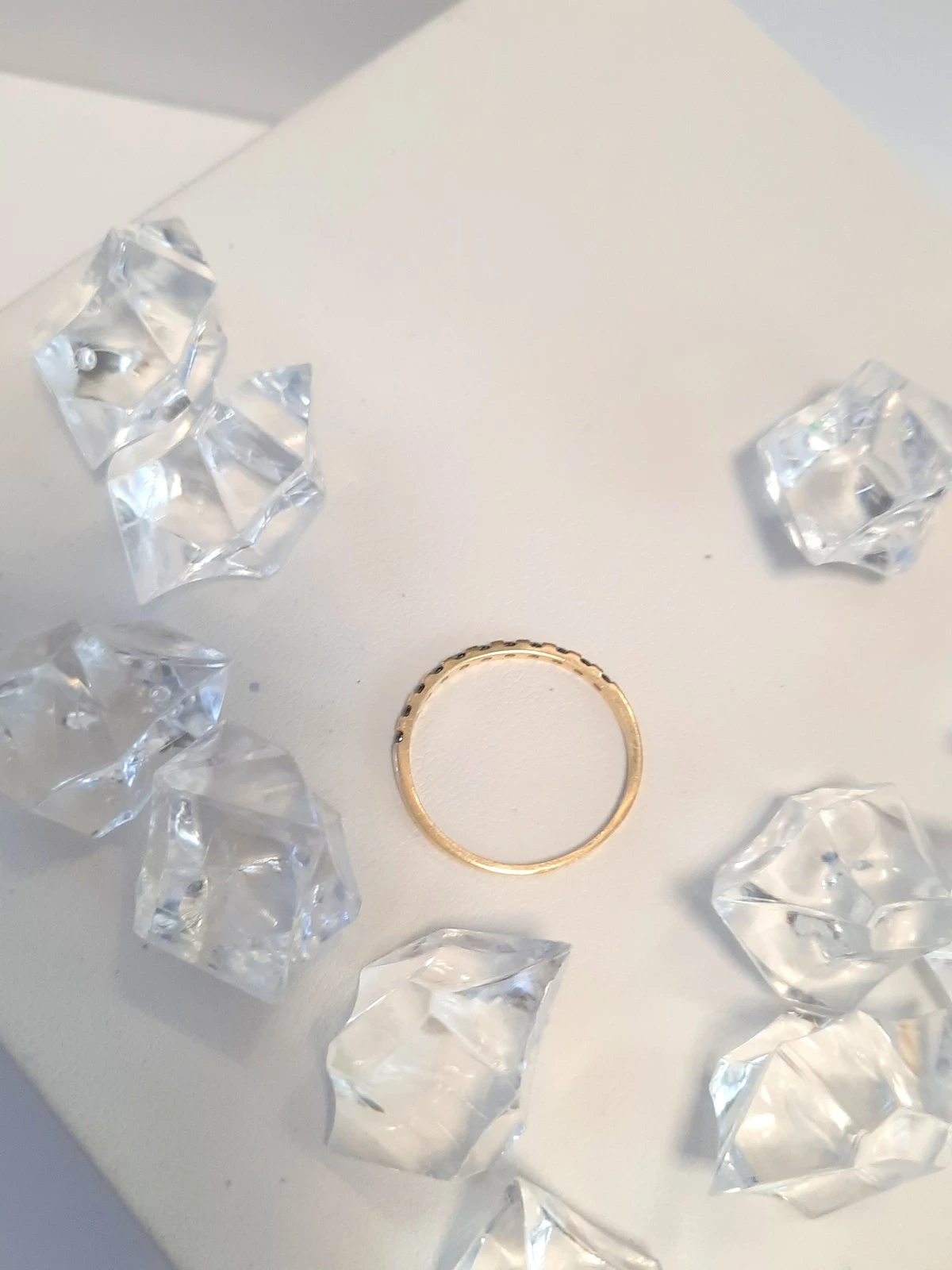 okazja-zloty-pierscionek-czarne-kamyczki-14k-kamien-17088-8388608