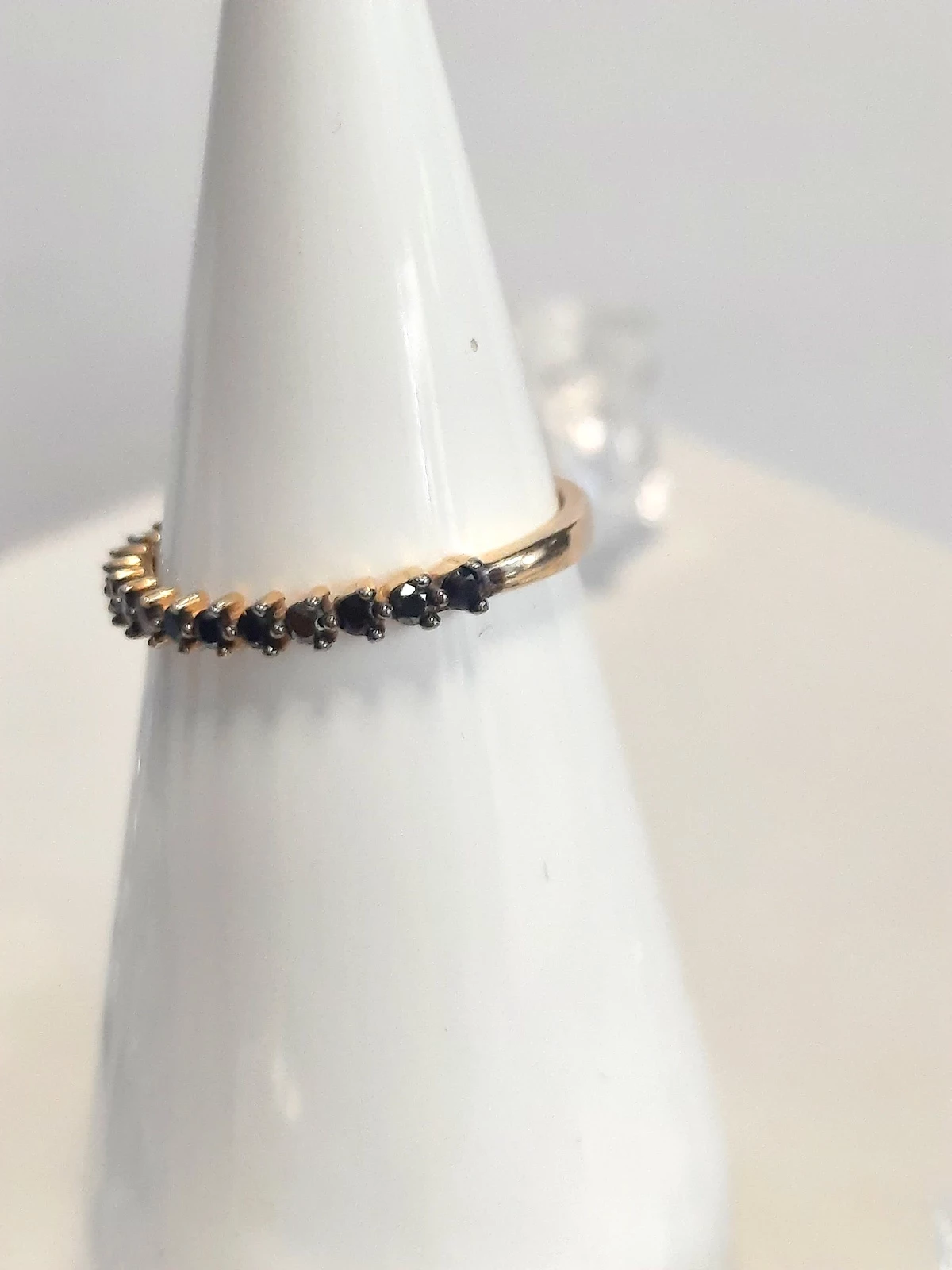 okazja-cudny-pierscionek-obraczka-czarne-oczka-material-15835-2