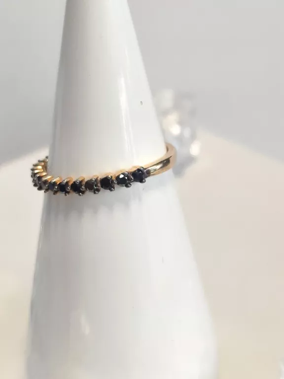 okazja-cudny-pierscionek-obraczka-czarne-oczka-material-15835-2