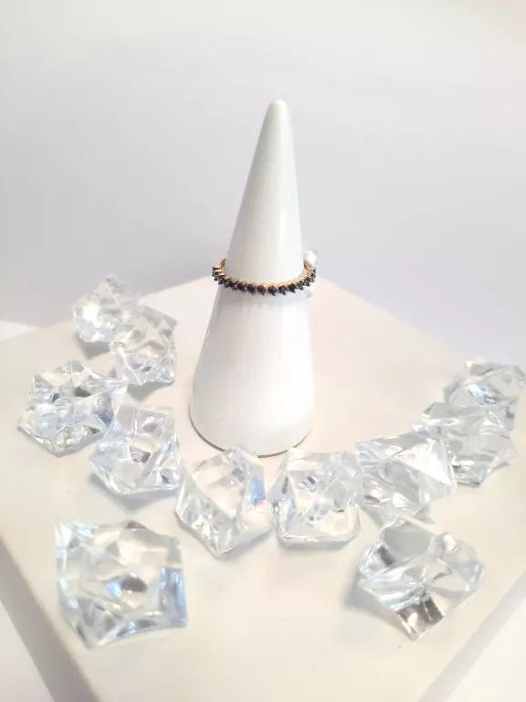 okazja-cudny-pierscionek-obraczka-czarne-oczka-3-maja-22-hajnowka