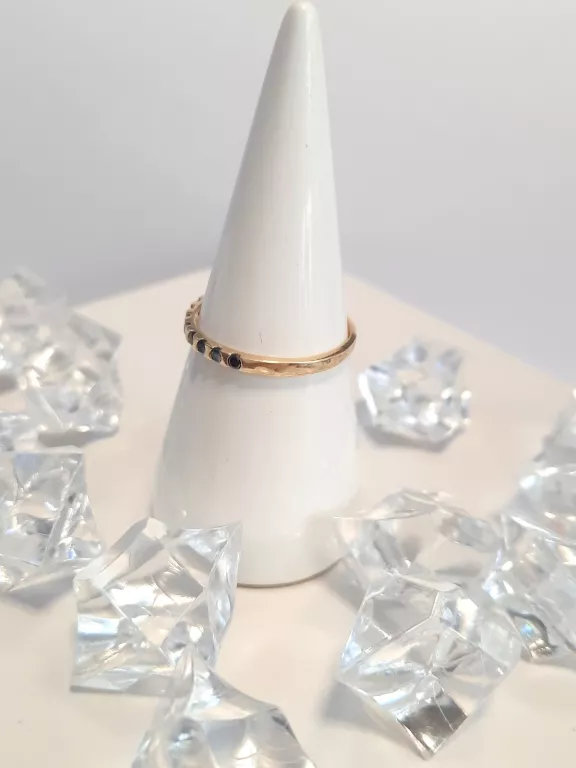 okazja-zloty-pierscionek-czarne-kamyczki-14k-material-15835-2