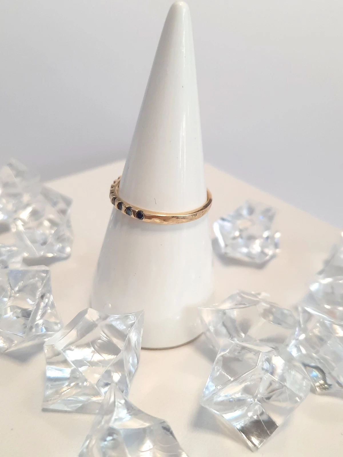 okazja-zloty-pierscionek-czarne-kamyczki-14k-material-15835-2