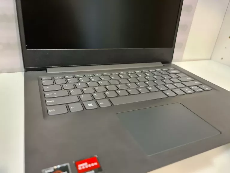 LENOVO V14 AMD RYZEN 3 8GB/256SSD WIN10 KOMPLET