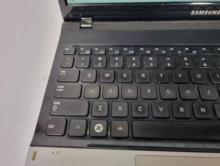 laptop-samsung-300e-stan-uzywany