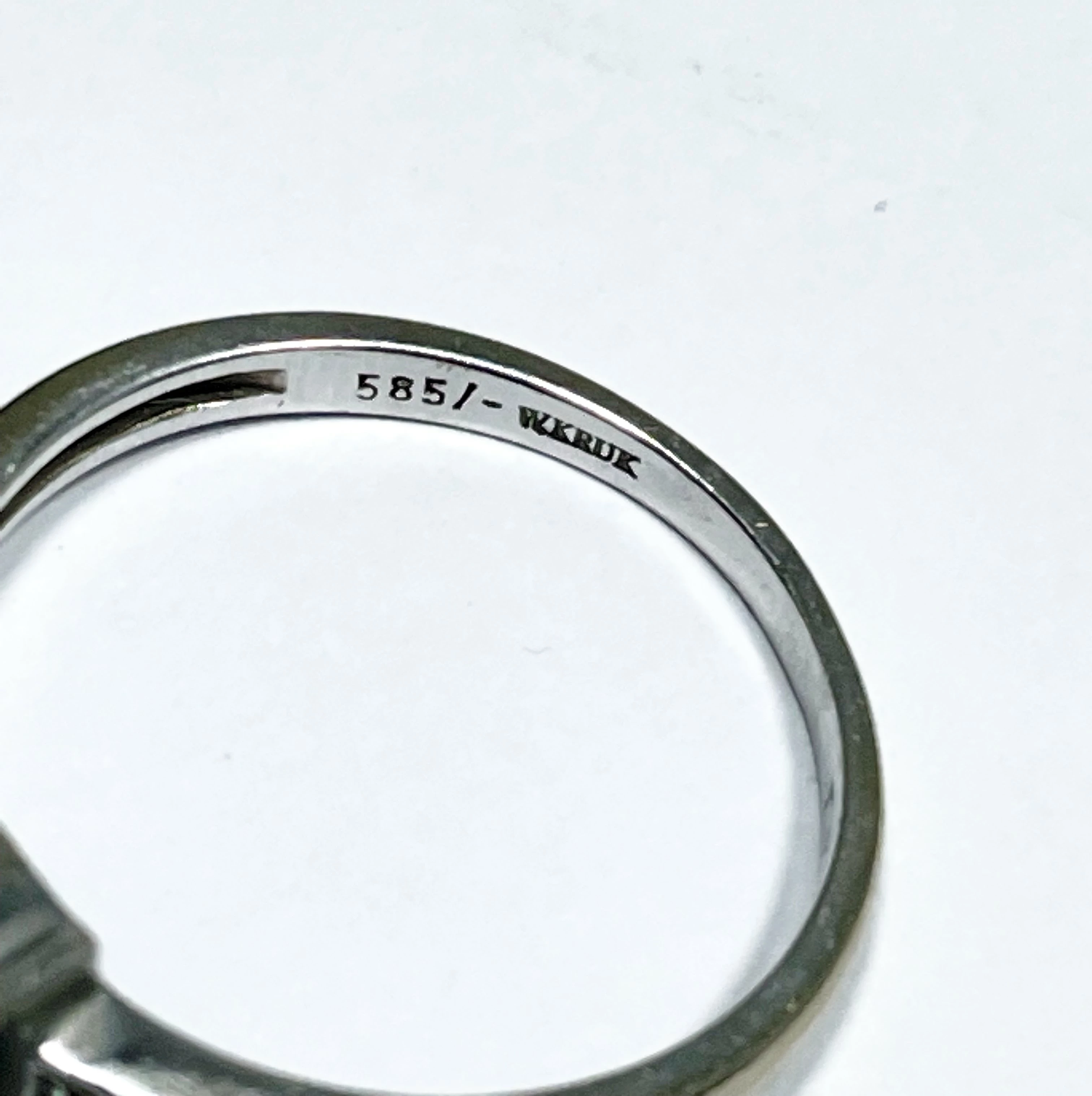 zloty-pierscionek-2g-585-r12-diamenty-rozmiarsrednica-wew-mm-372-12