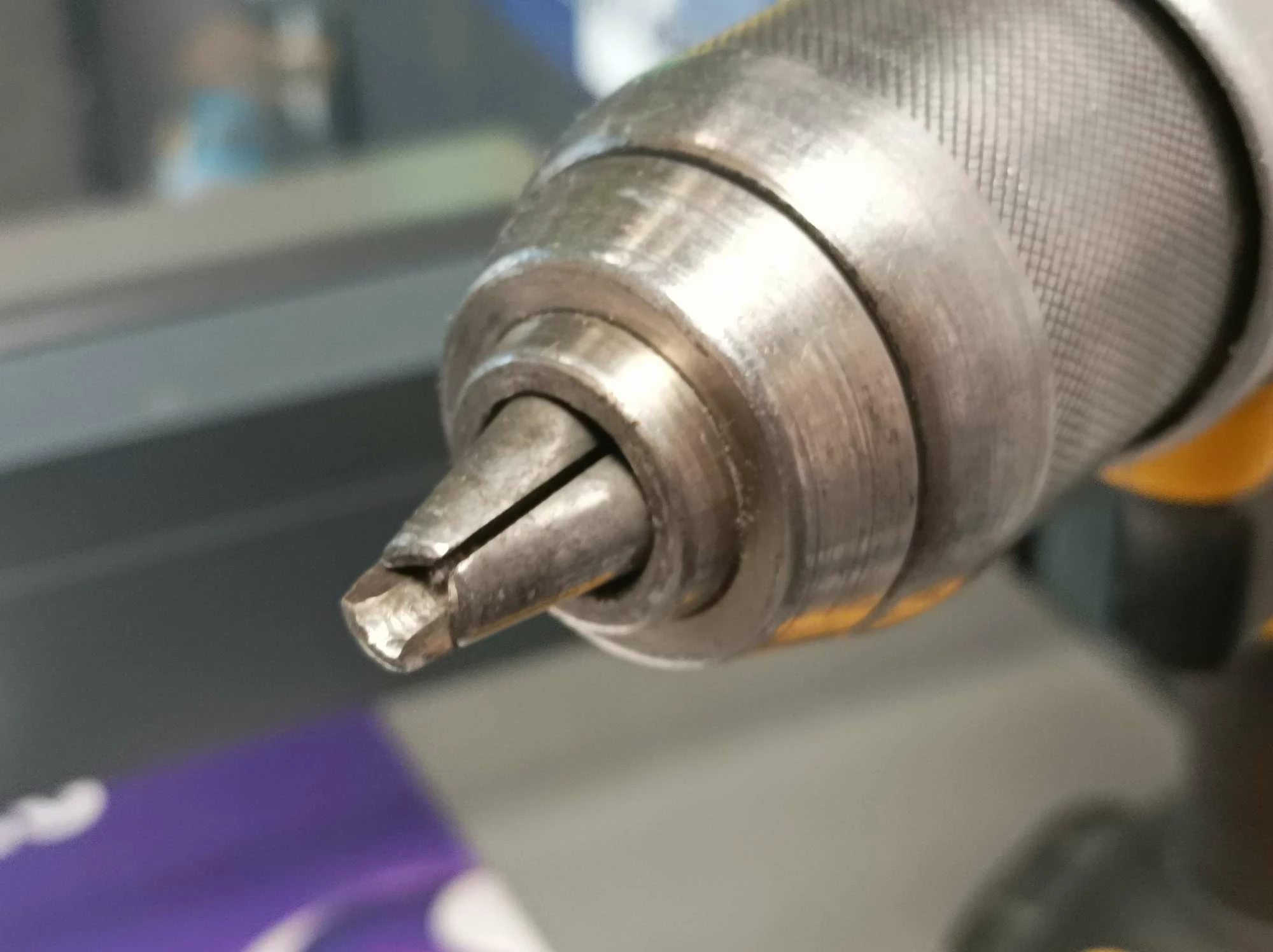 wiertarko-wkretarka-dewalt-dcd796-czytaj-stan-uzywany