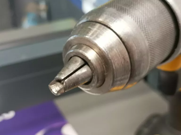 wiertarko-wkretarka-dewalt-dcd796-czytaj-stan-uzywany