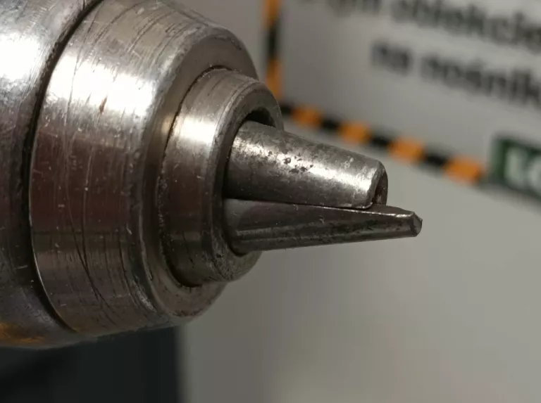 wiertarko-wkretarka-dewalt-dcd796-czytaj-zasilanie-akumulatorowe